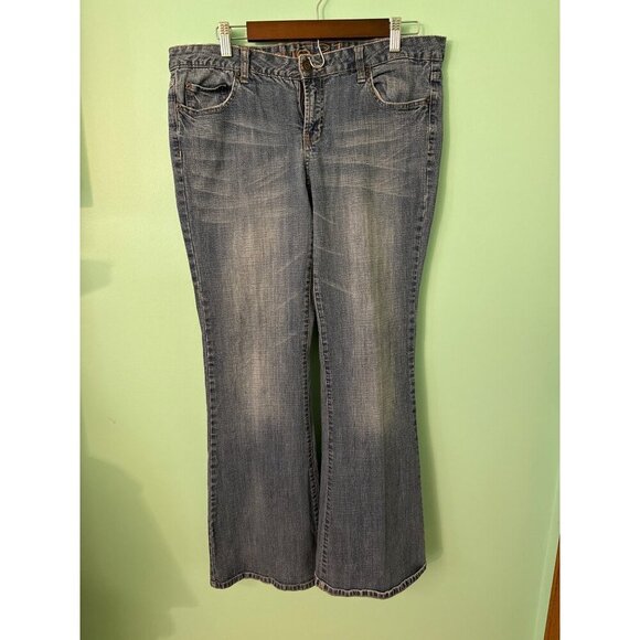 Rue21 Womens Bootcut Jeans Size 16 Medium Wash Embroidered Back Pockets Distress - Picture 1 of 9